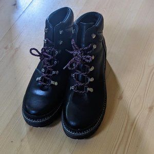 Universal Thread combat/ankle boots.
